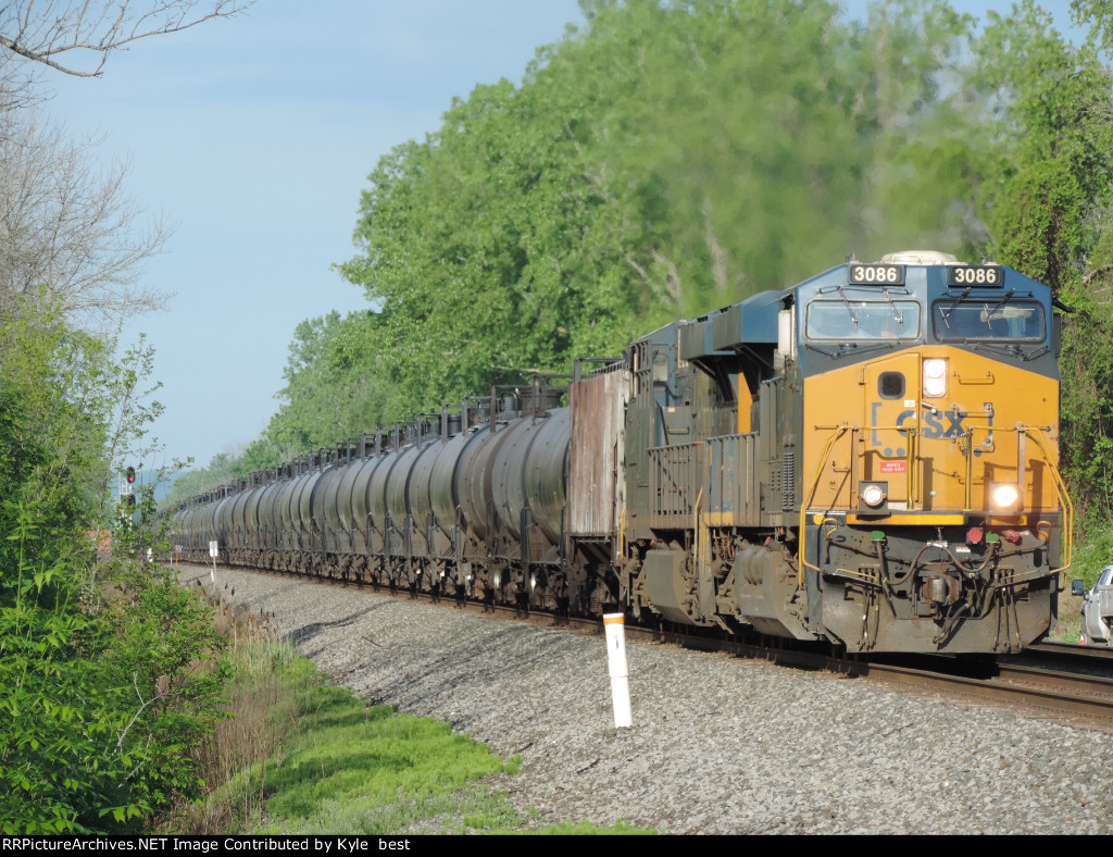 CSX 3086 on B719 